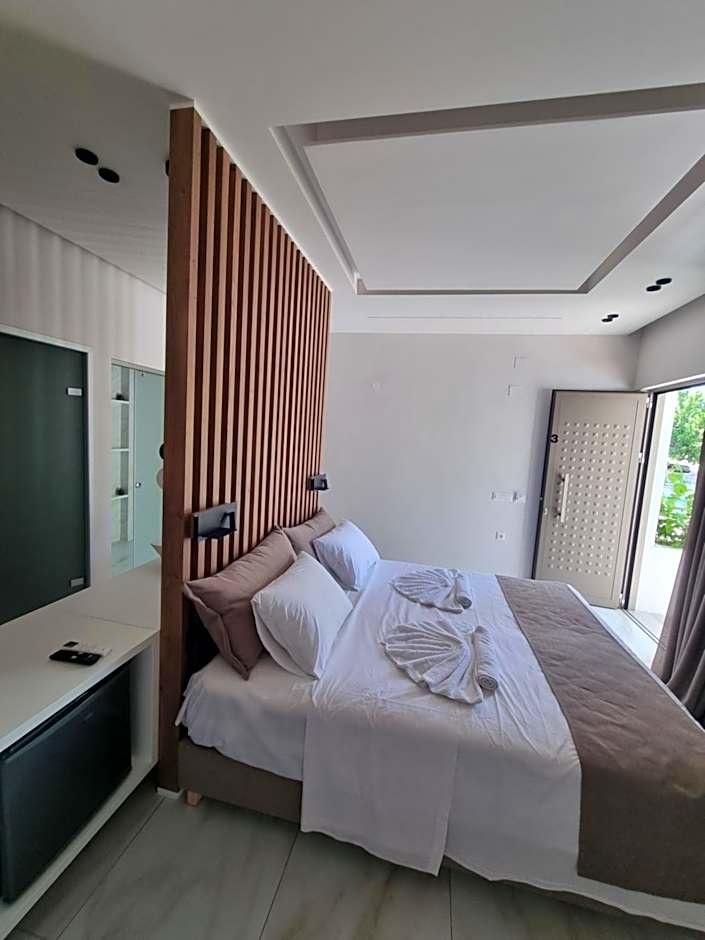 Leonidas Studios & Apartments