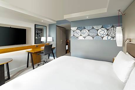 1 Super King Bed Premium Lounge Access