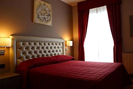 Double or Twin Room with Balcony and Lake View