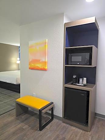 Efficiency Queen Suite with Two Queen Beds - Accessible/Non-Smoking