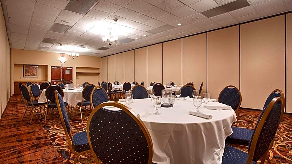 Rock Island Inn & Suites Marshalltown