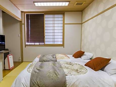 Twin Room with Tatami Area - Breakfast Included - Non-Smoking