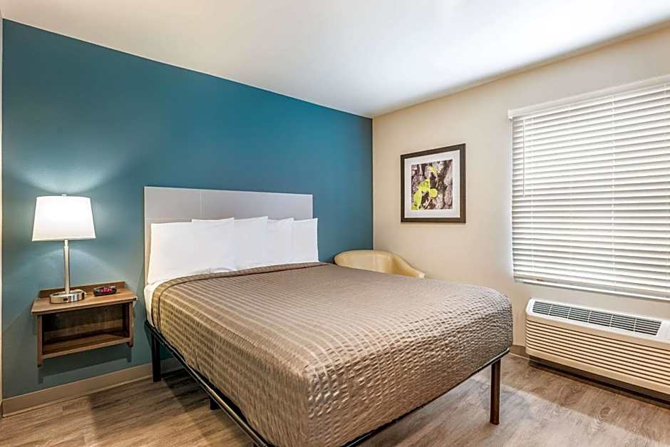 Photo 1 of 6 of 1 Queen Bed, Accessible, Bathtub, Nonsmoking