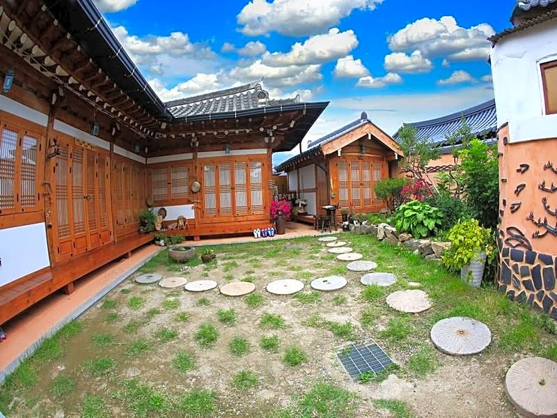 Saekdong Jeogori Hanok Guesthouse Jeonju