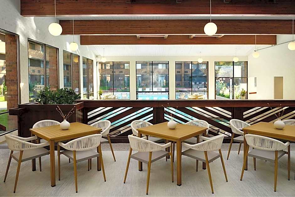 Sheraton Grand Rapids Airport Hotel