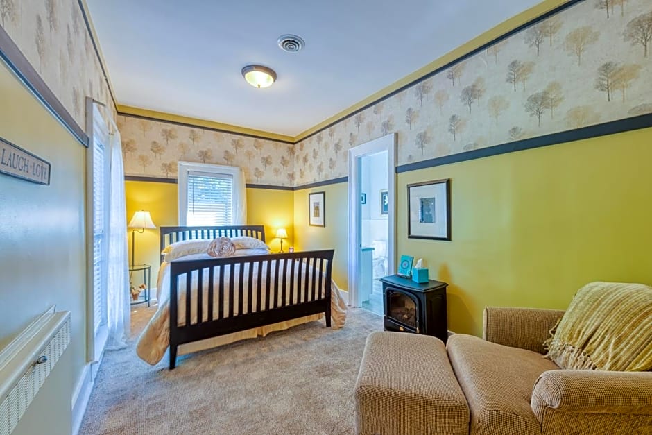 Monroe Manor Inn