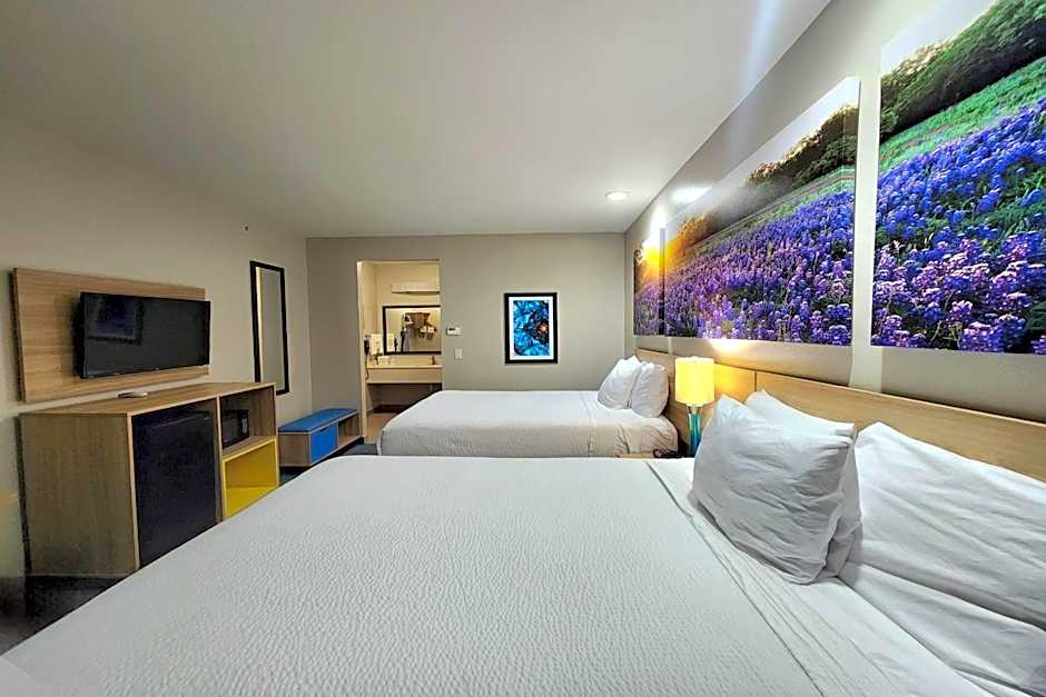 Days Inn & Suites by Wyndham Katy