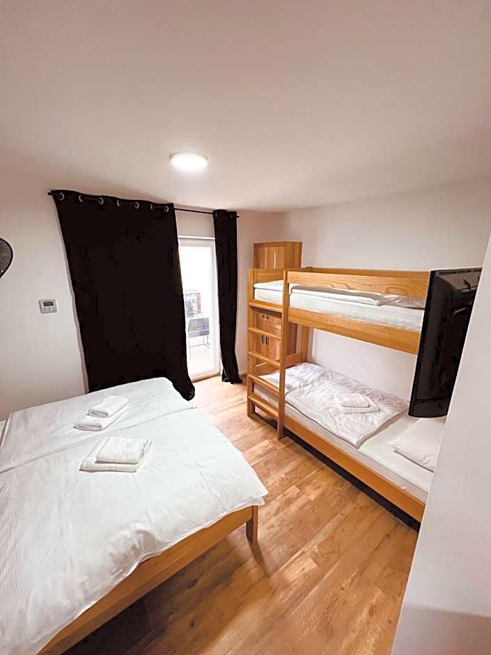 PJ Hotel Cerklje - 5min to Airport - Free Parking