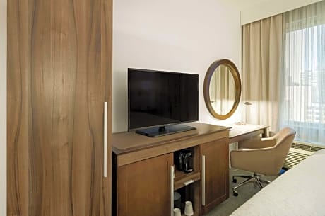 1 Full Size Bed With Fridge Nonsmoking