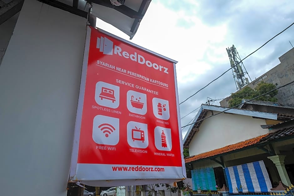 RedDoorz Syariah near Perempatan Kartasura