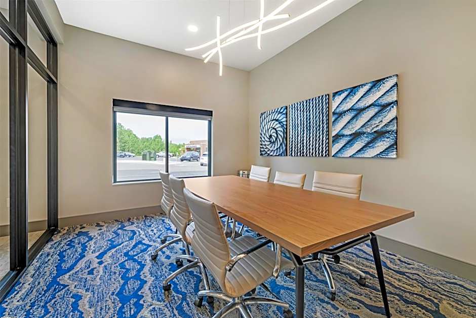 Best Western Plus Marquette Hotel & Suites