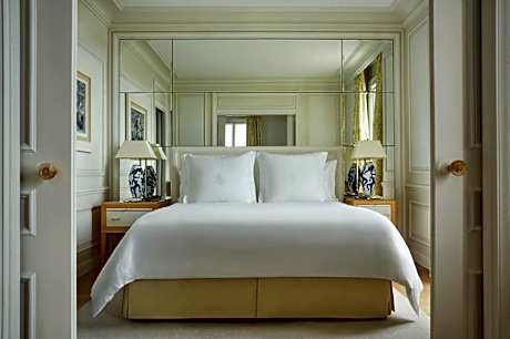 Palace Pinewood Suite King