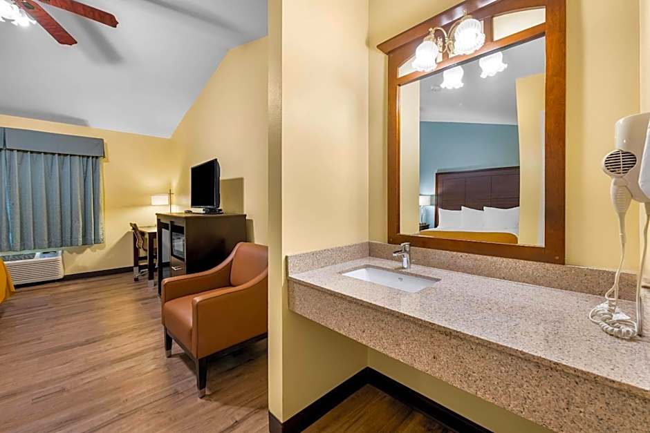 Econo Lodge Inn & Suites Eau Claire South