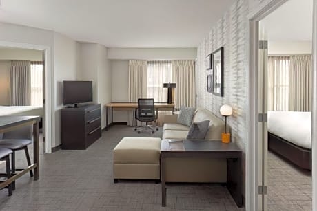 Two-Bedroom Suite - Mobility/Hearing Accessible with Roll-In Shower
