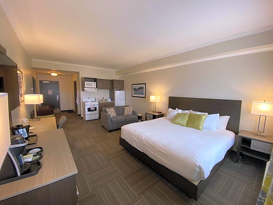 Crossroads Inn & Suites