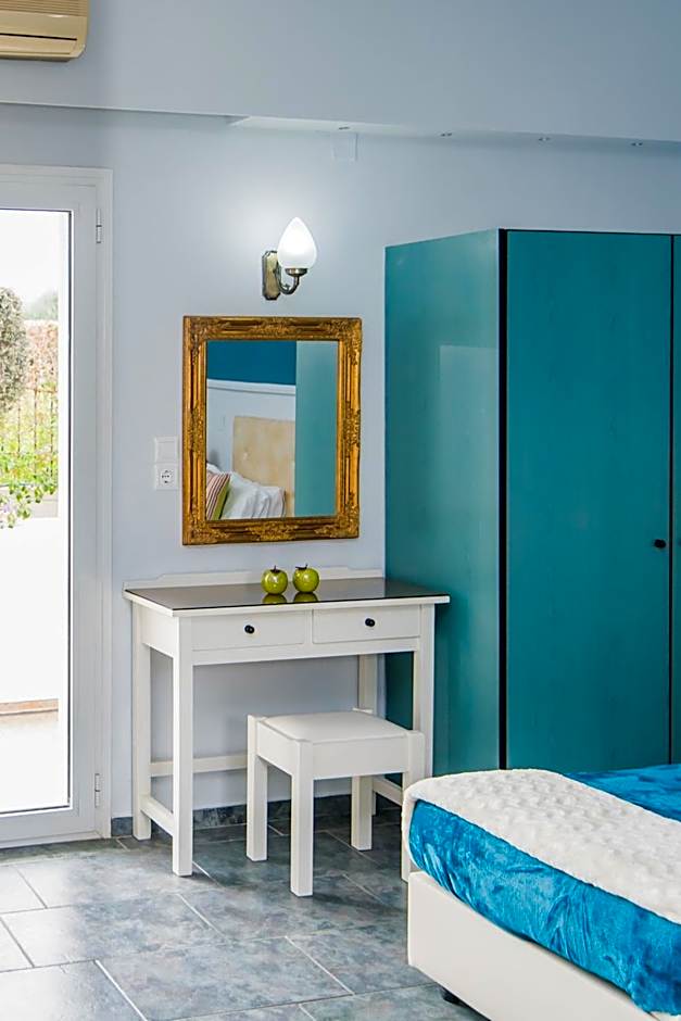 Yiannis Manos Hotel Resort