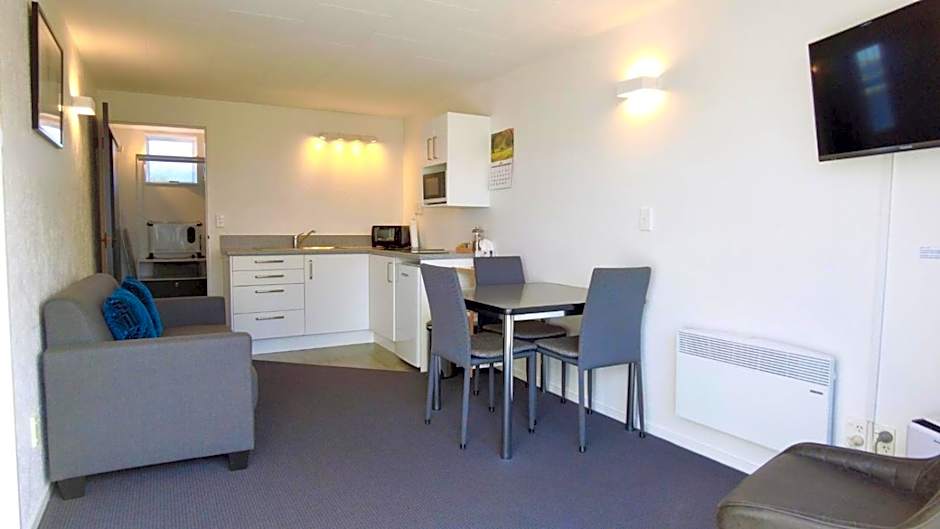 554 Moana Court Motel