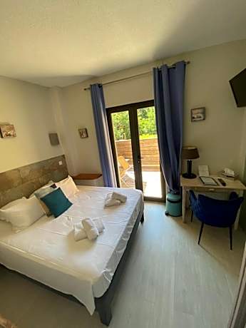 Double Room with Terrace and Private Hot Tub  with Backyard view