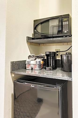 Holiday Inn Express and Suites Sikeston By IHG