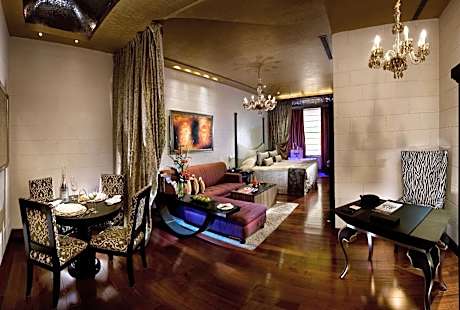 Prive Classic Room with HI-Tea with cookies, 4–6 PM at SXVIII, 1+1 on select drinks, 6:30–8:30 PM @Links, 15% off on Food & Soft beverages