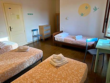 Quadruple Room with Private Bathroom