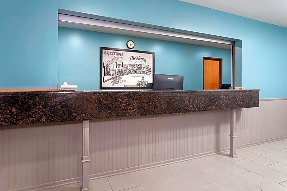 Super 8 by Wyndham McHenry/Fox Lake Area