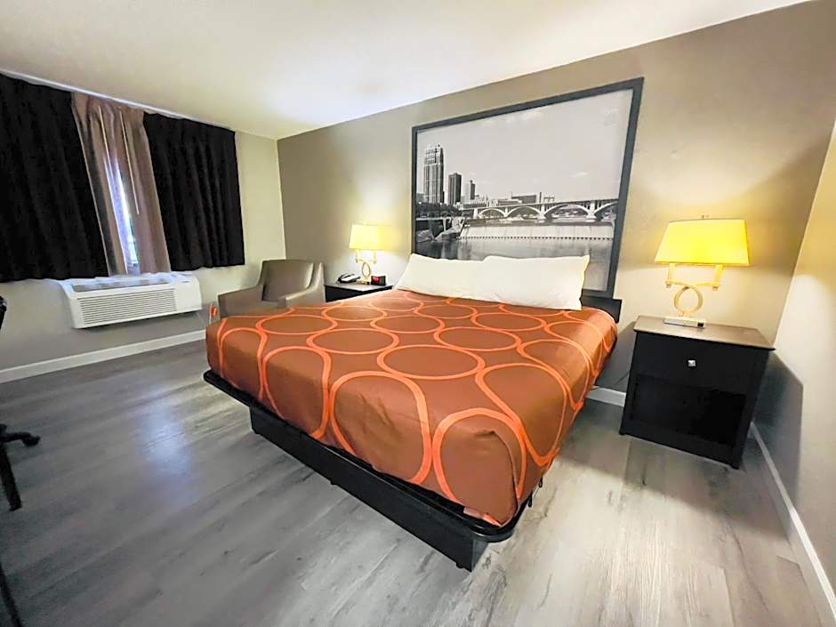 Super 8 by Wyndham Shakopee