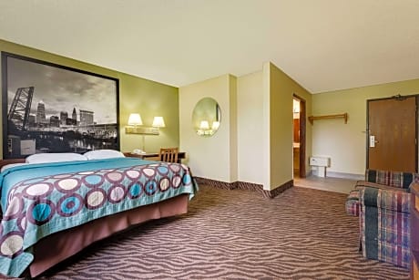 1 Queen Bed Mobility Accessible Room Non-Smoking