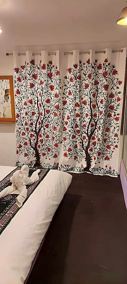 Hotel Wadera's Living – Srinagar, PA