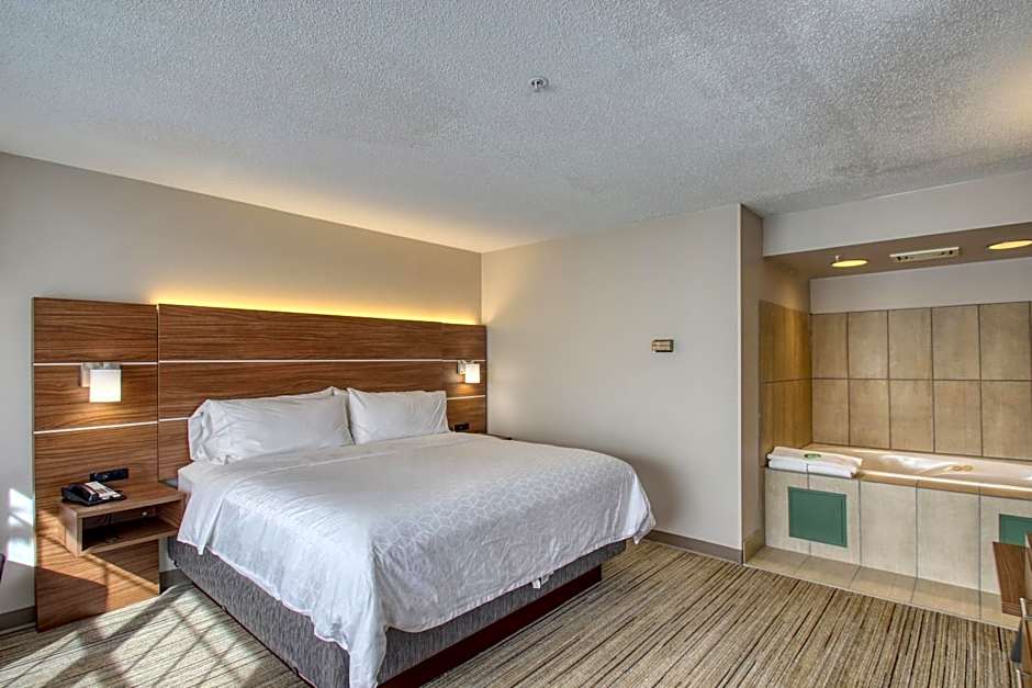 Holiday Inn Express Hotel & Suites Oshkosh - State Route 41 By IHG