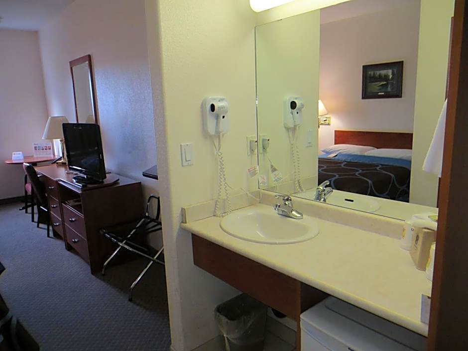 Super 8 by Wyndham Edmonton/West