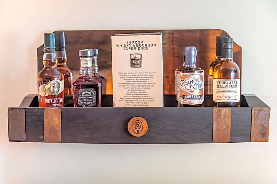 Historic Rocky Waters Inn, A Small Luxury Hotel