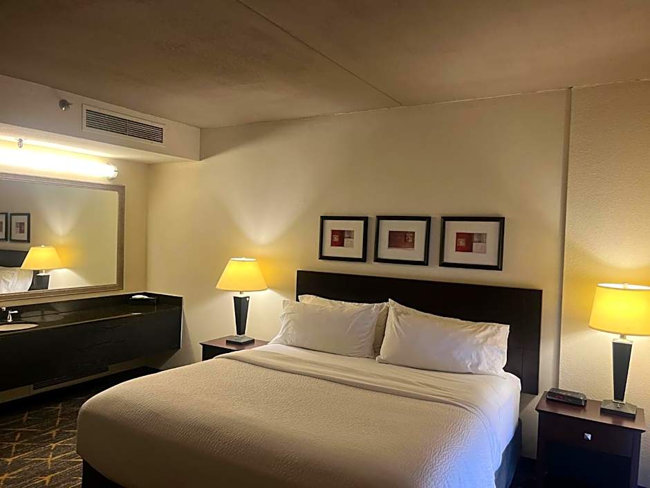 Holiday Inn & Suites Springfield-I-44 By IHG