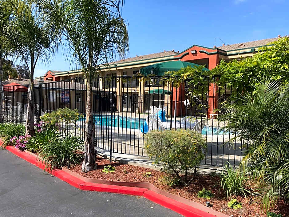 Super 8 by Wyndham Salinas