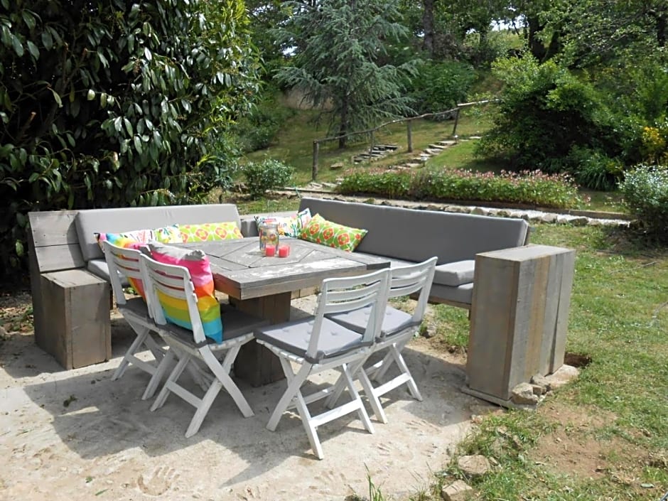 Les Grangeonnes, gîtes nature, piscine, bain nordique, sauna pour accueil familiale ou de groupe