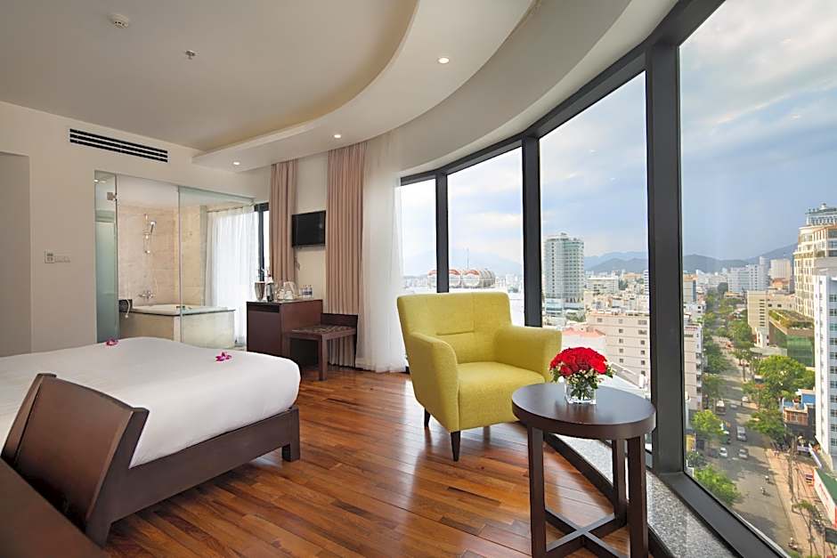 Photo 1 of 11 of Club Luxury, Ocean View
