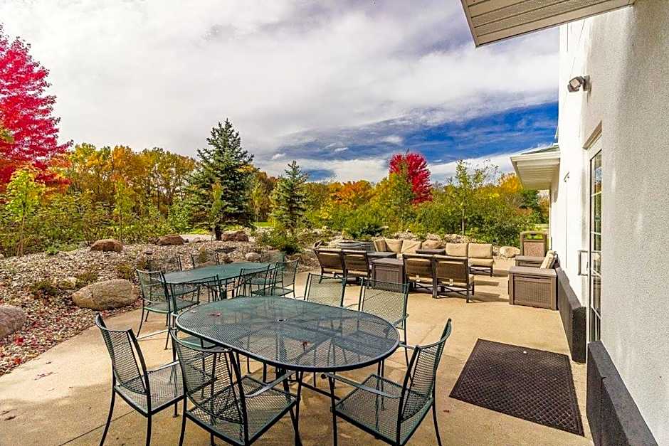 River Hills Hotel- Mankato