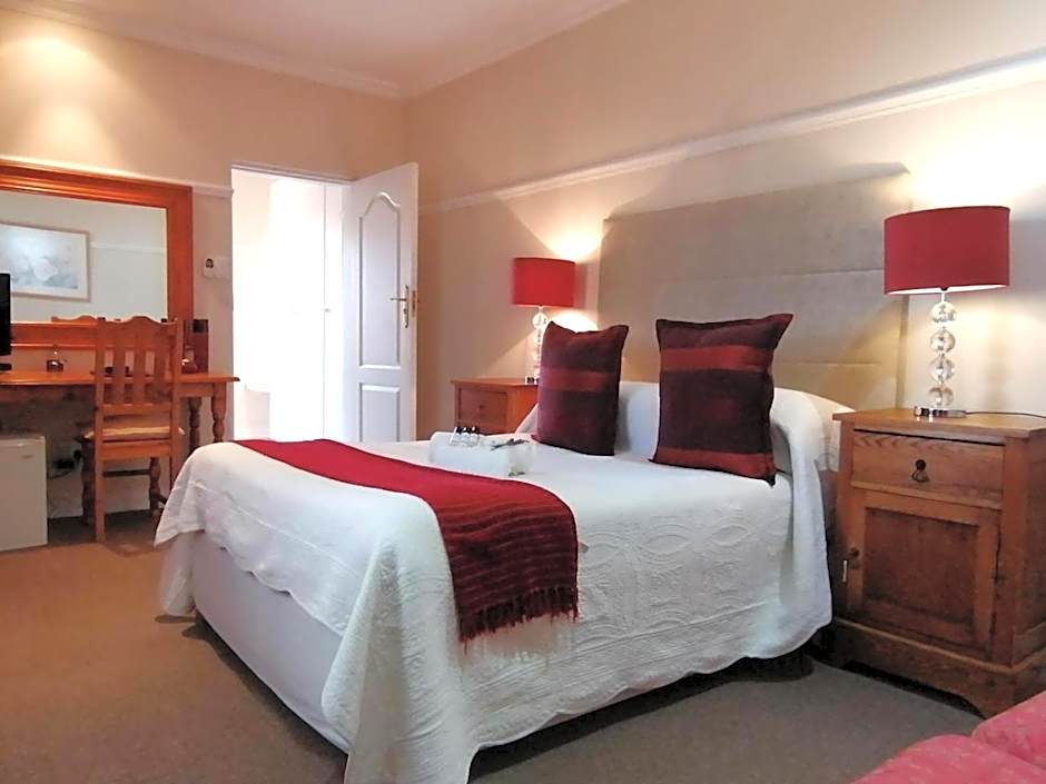 Photo 1 of 4 of Deluxe 1 Queen Bed
