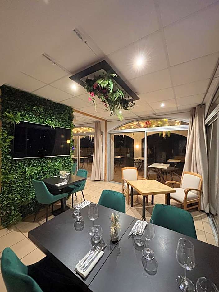 Acapella Hotel Restaurant