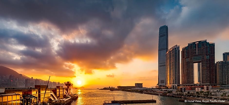 The Royal Pacific Hotel And Towers