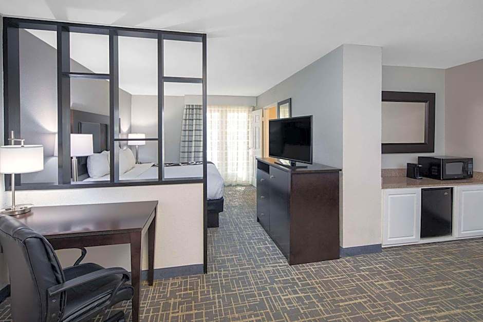 La Quinta Inn & Suites by Wyndham Atlanta Airport