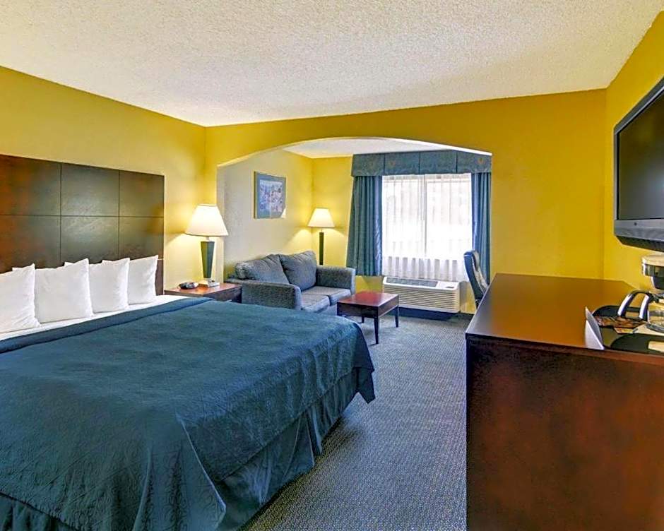 Quality Inn & Suites Grand Prairie South