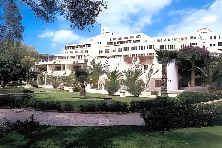 Azka Hotel