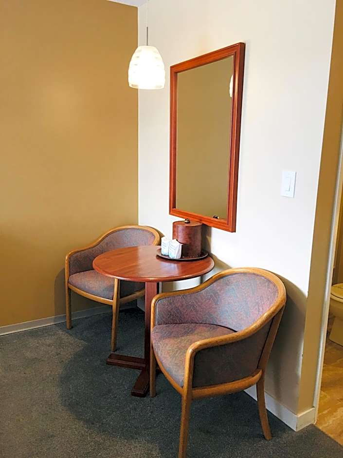 Thunderbird Motor Inn