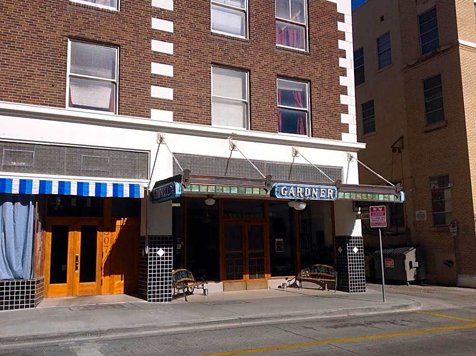 Gardner Hotel & Hostel