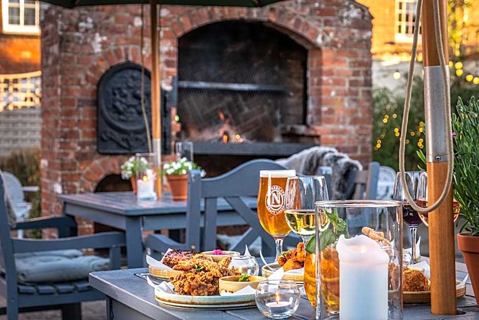 The Black Lion, Long Melford