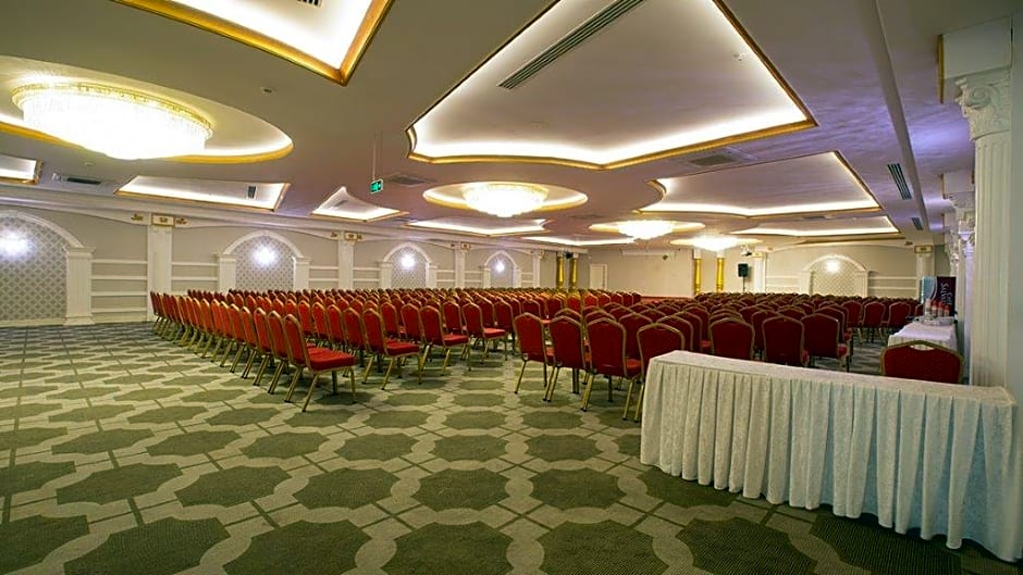 J'Adore Deluxe Hotel & Spa