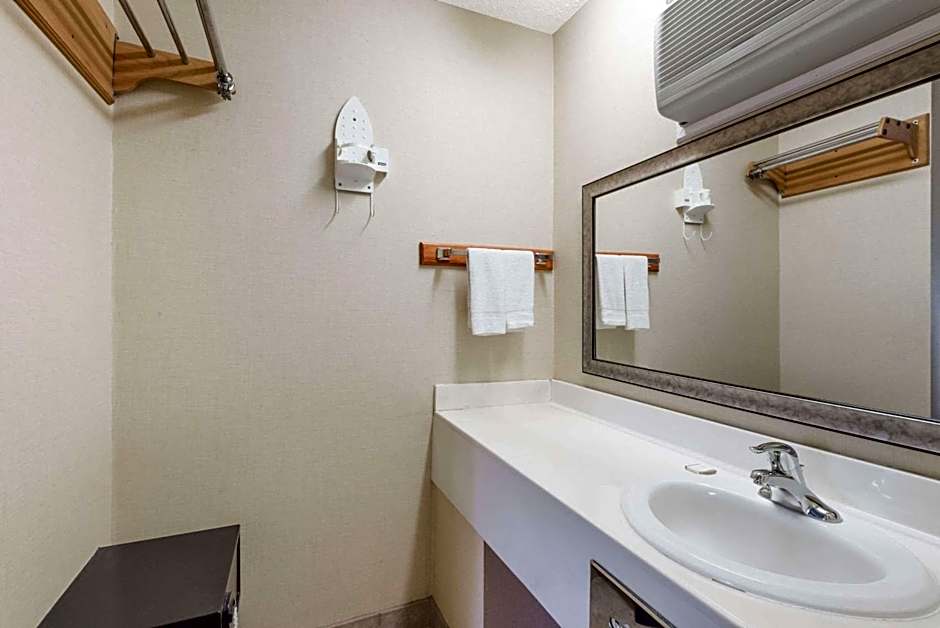 Howard Johnson by Wyndham Hartford South - Rocky Hill
