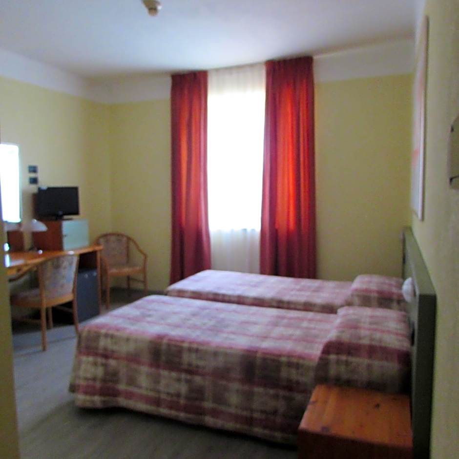 Hotel Alpi Del Mare