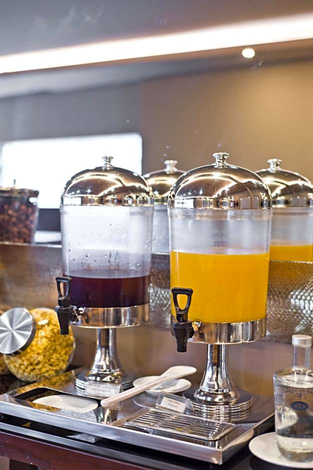 Golden Tulip São João da Madeira Hotel